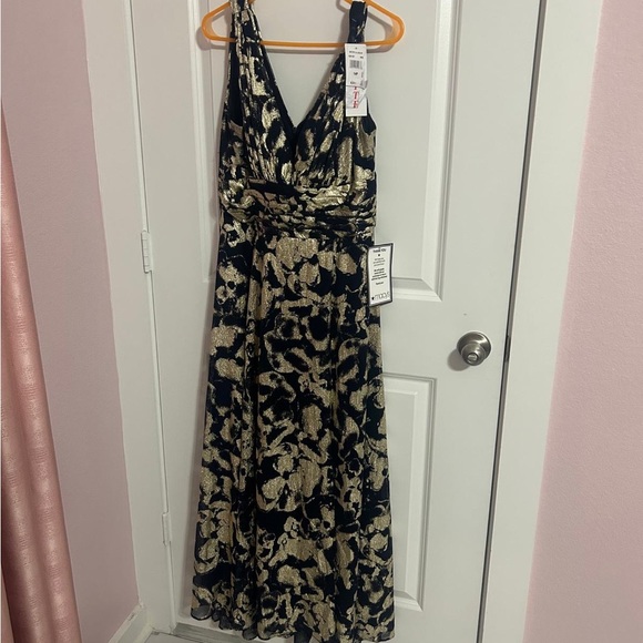 Betsy & Adam Black and Gold Maxi Dress - Picture 2 of 6
